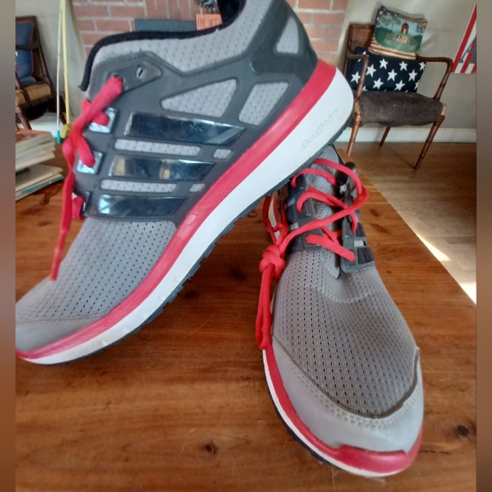 Mena Adidas Cloudfoam Shoes 10.5 Great condition